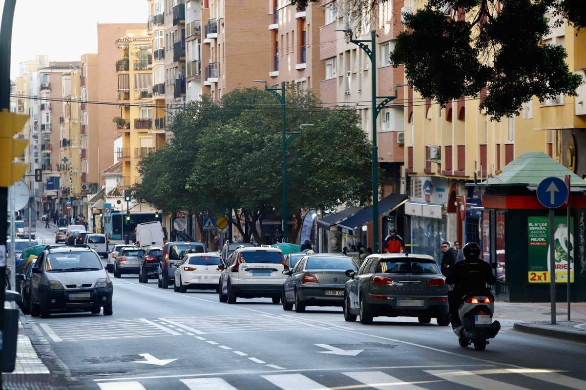 MLG 19-12-2025.-Tráfico intenso en los alrededores de calle Eugenio Gross y Las Chapas a causa de las obras del Metro