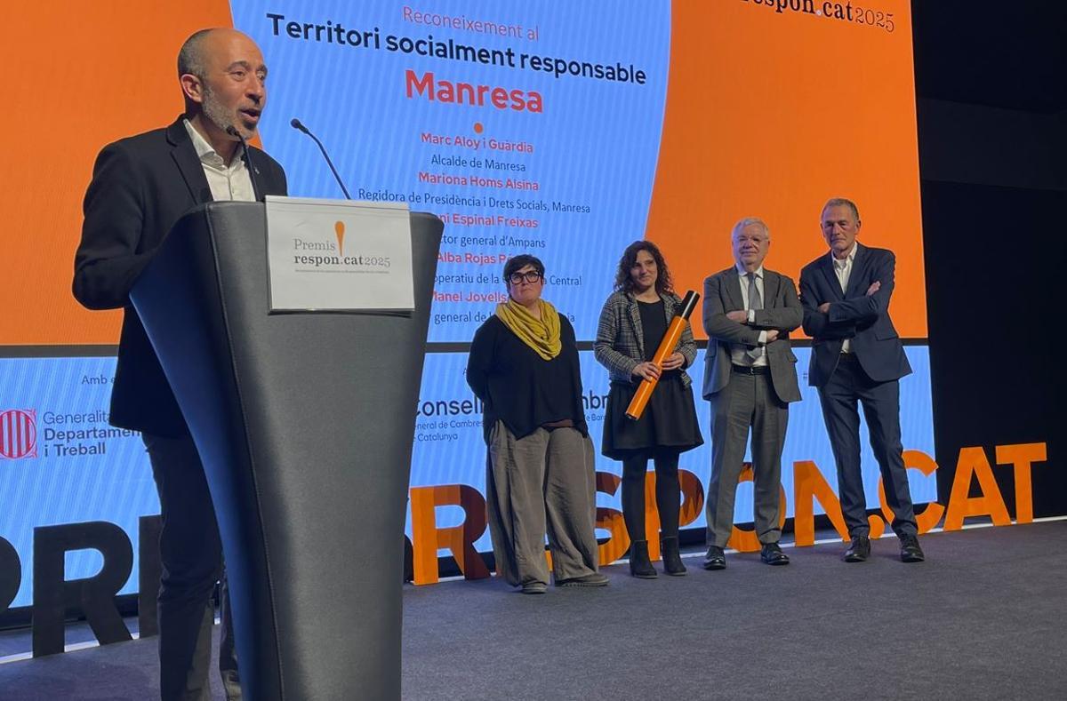 Aloy durant la seva intervenció amb Rojas, Homs, Jovells i Espinal a l'escenari