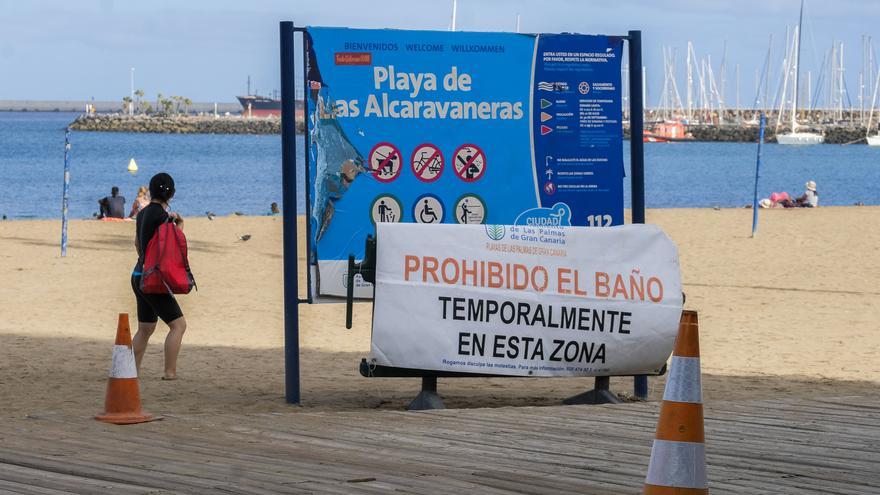 Cierran al baño las zonas de La Puntilla y Las Alcaravaneras