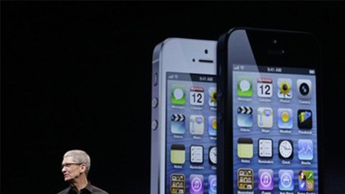 El directivo de Apple Tim Cook presenta el iPhone 5 el pasado mes de septiembre