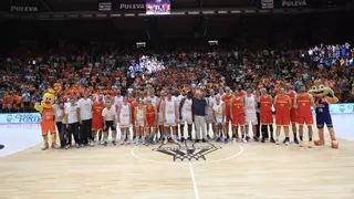 Emoción taronja en el último adiós a La Fonteta