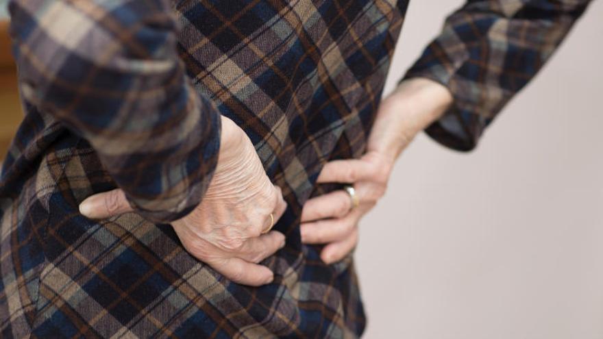 De baja por lumbalgia y seguido por un detective: avalan su despido tras verlo cargar 45 kilos y hacer trabajos “por cuenta propia”