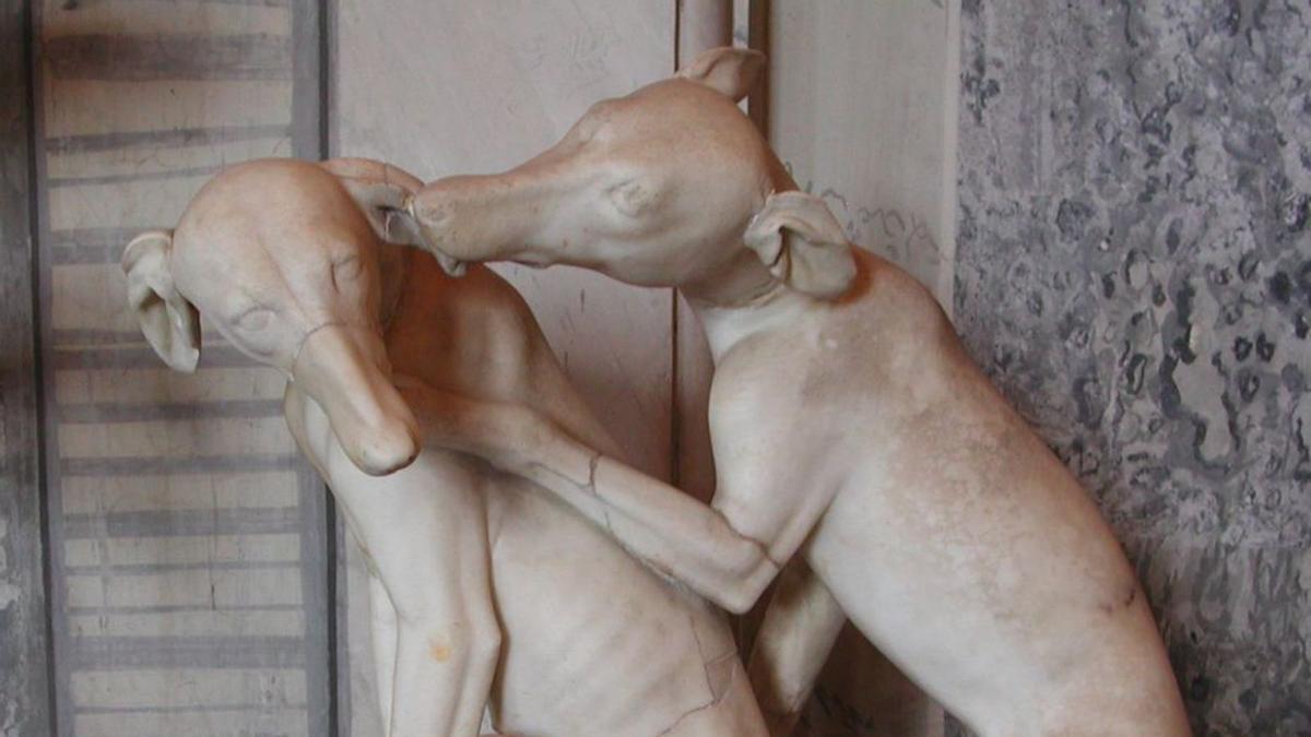 ‘Cans llebrers que juguen’. Museus Vaticans, segle II dC.