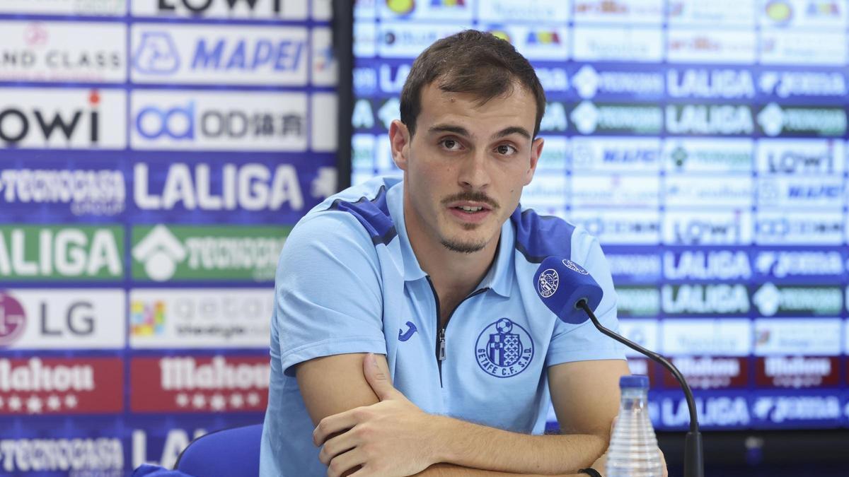 Francho Serrano, ayer en su presentación como jugador del Getafe.