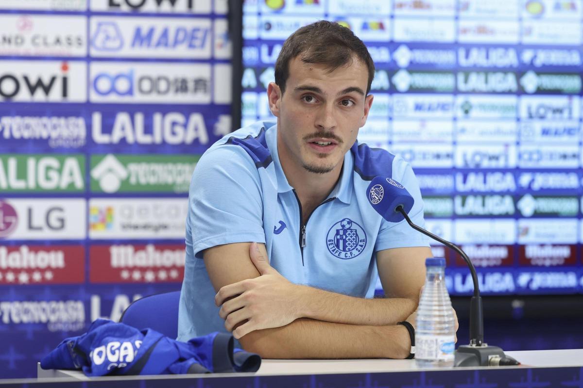 Francho Serrano, ayer en su presentación como jugador del Getafe.
