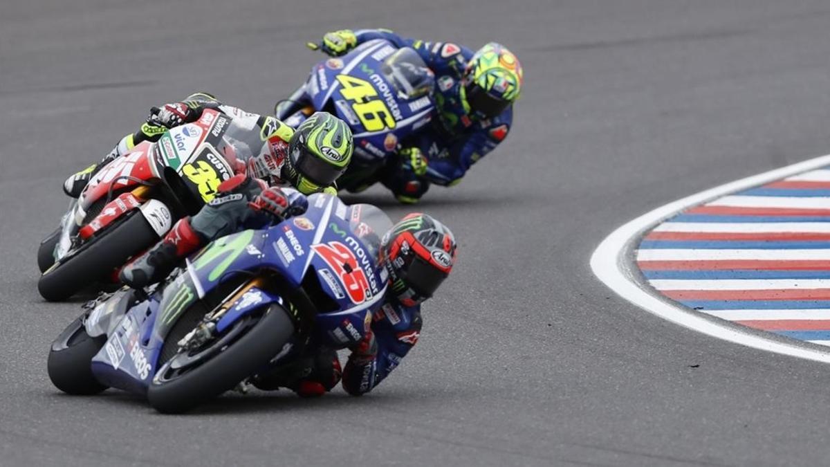 Maverick Viñales, en Argentina, dominando en carrera.