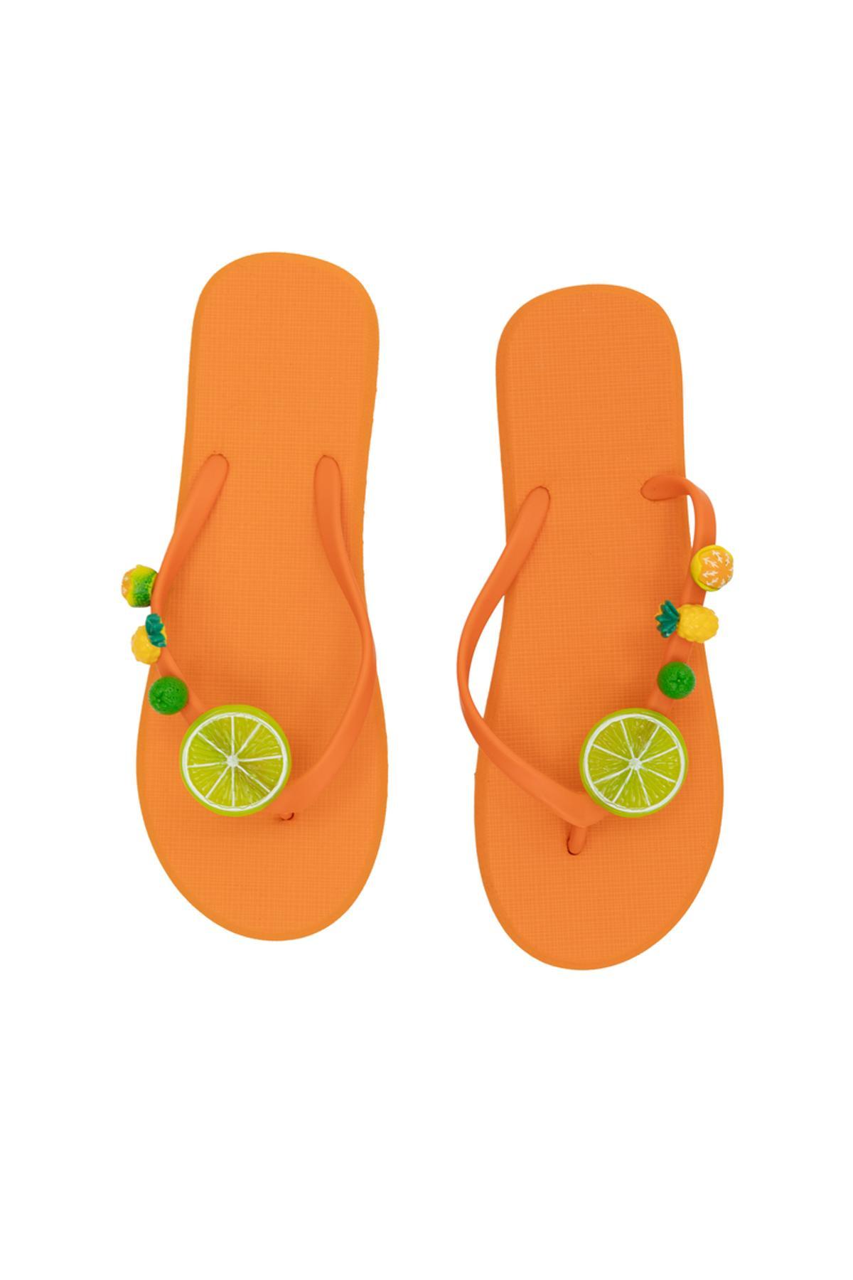 Chanclas estilo tropical de SHEIN.