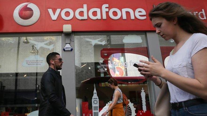 Vodafone España sufre la guerra promocional con una caída del 10% en sus ingresos