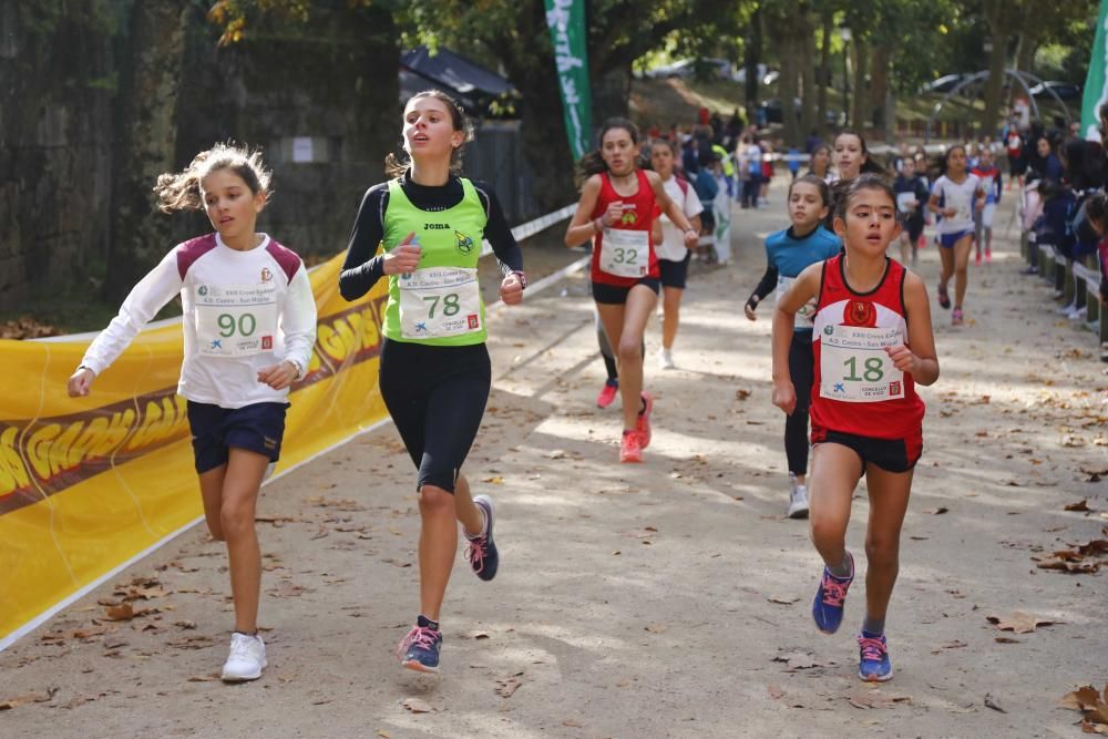 Más de 1.100 jóvenes atletas desafían a las bajas temperaturas para participar en la tradicional carrera de cross escolar.