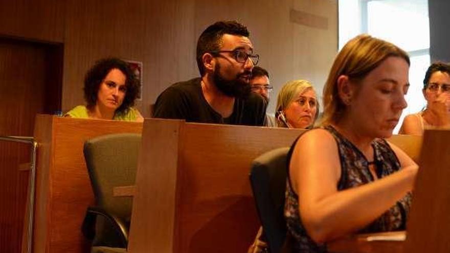 Laura Verde, Tomás Hermelo y Ánxela Vizoso, en el último pleno. // G.N.