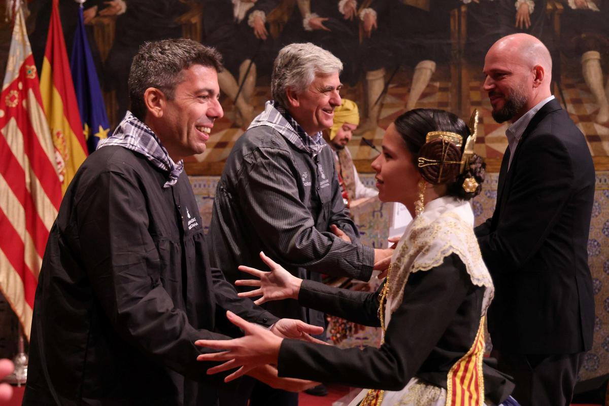 El president, durante la recepción fallera en el Saló de Corts del Palau.