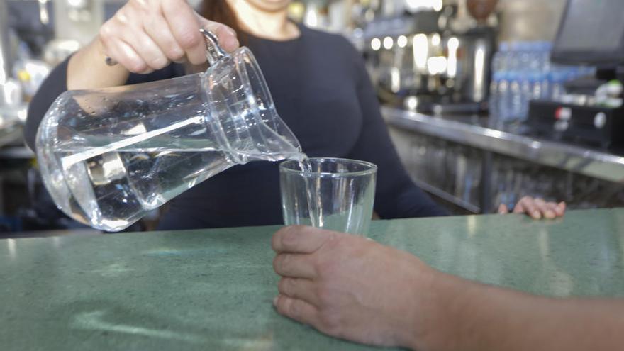 Los hosteleros ven &quot;innecesario&quot; que  les obliguen a ofrecer agua del grifo