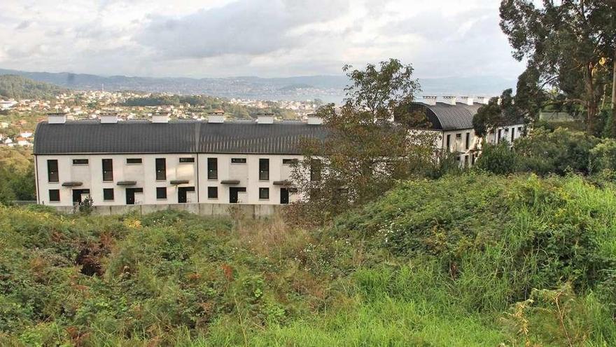 Urbanización de A Regueira, en Cangas, que no se pudo terminar. // Santos Álvarez