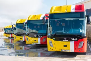 Un pasajero que dormía en un autobús del TIB agrede a un conductor cuando le despertó
