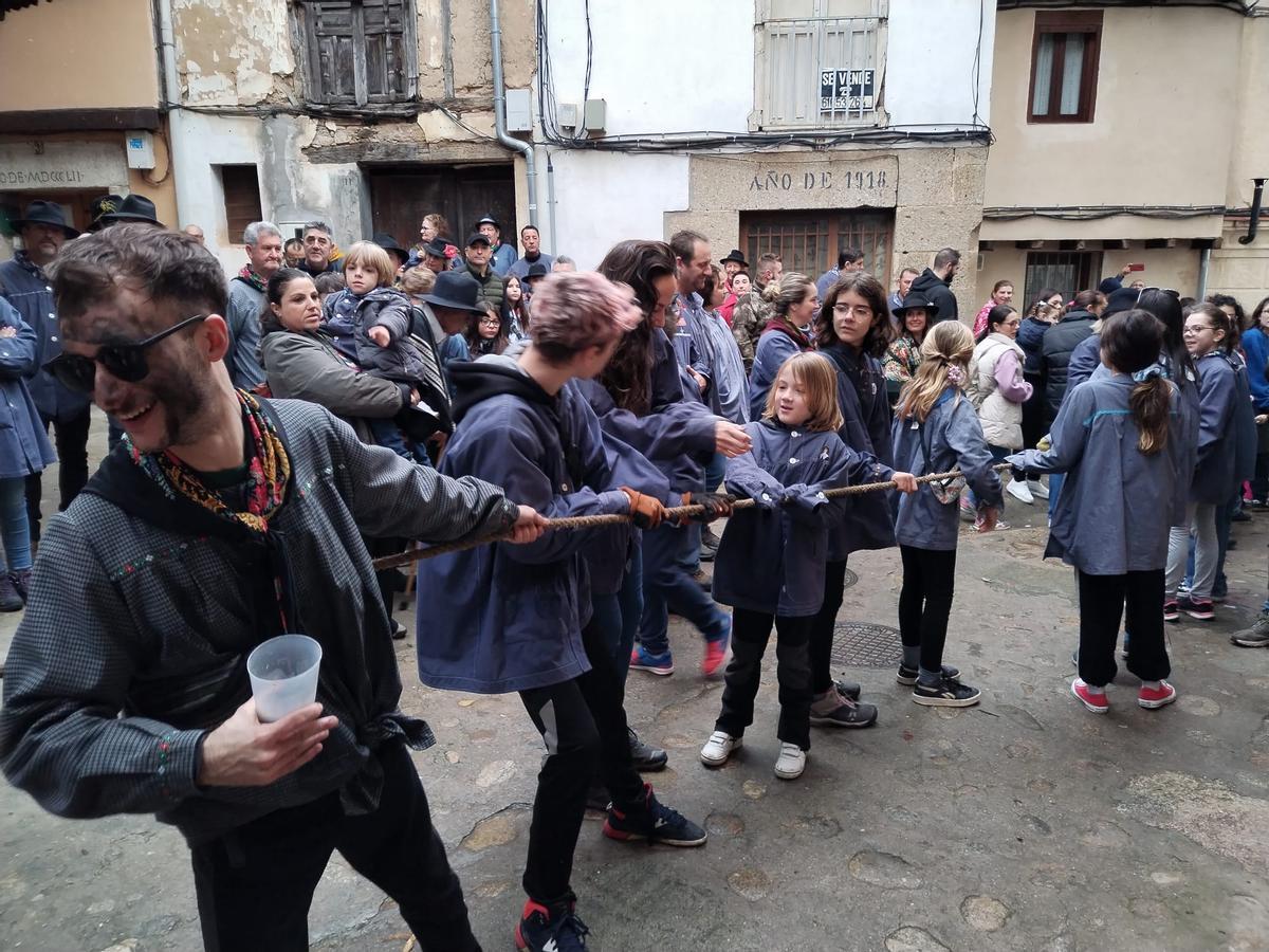Galería | La misteriosa tradición del Pero Palo llena Villanueva de la Vera