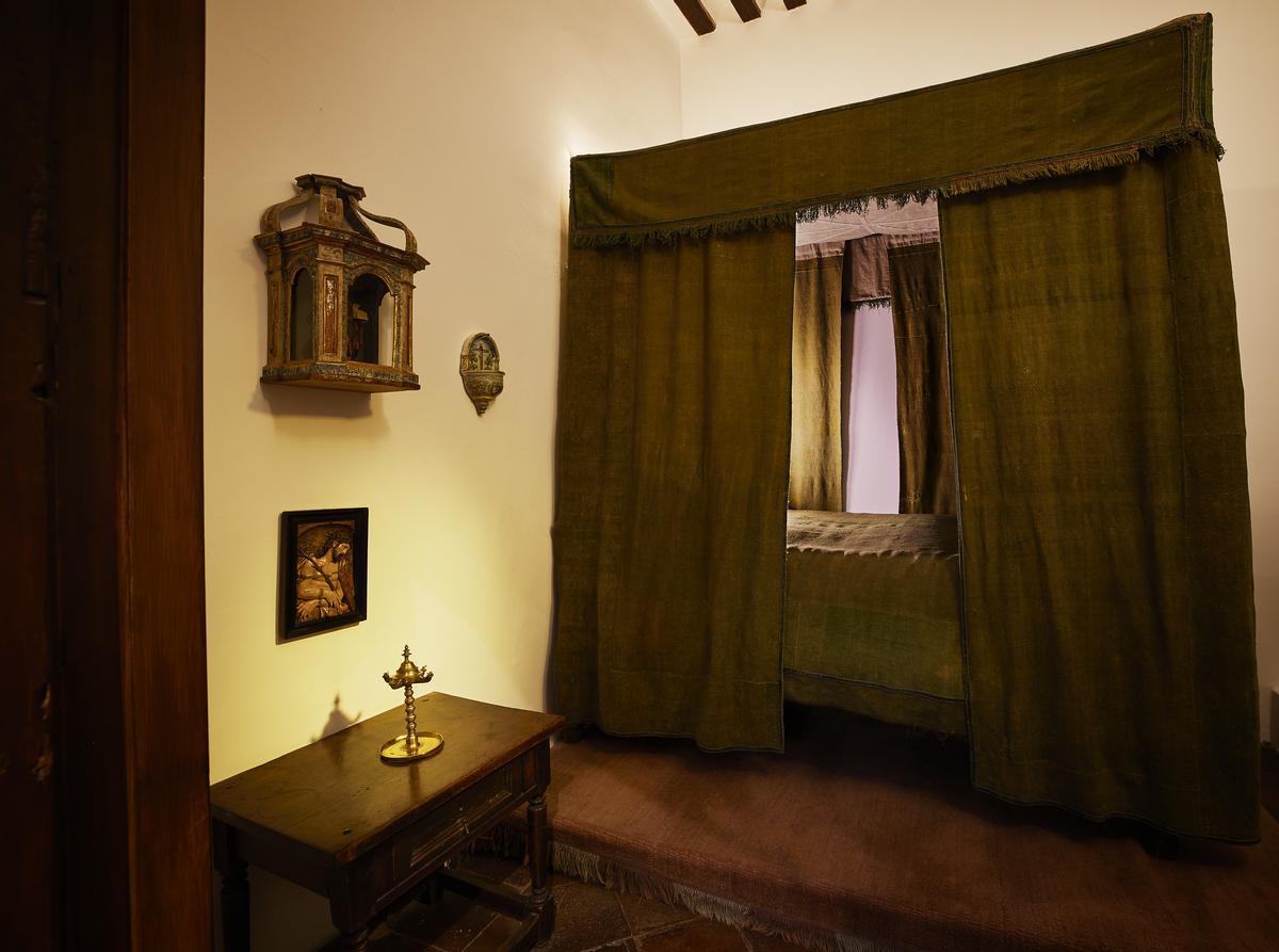 Recreación de la austera alcoba de Lope de Vega en su casa museo.