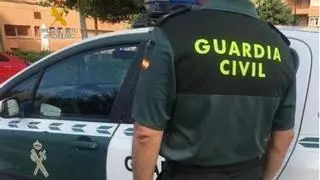 Detenido por venta de drogas un hombre que usaba a sus hijos para alertarle de la Policía