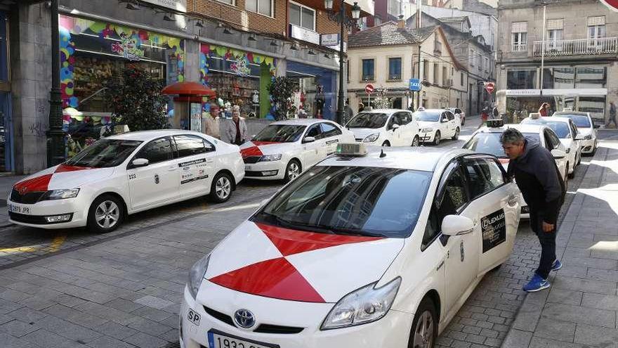 El taxi se moderniza para frenar la competencia: todos los vehículos  aceptarán el pago con tarjeta - Faro de Vigo