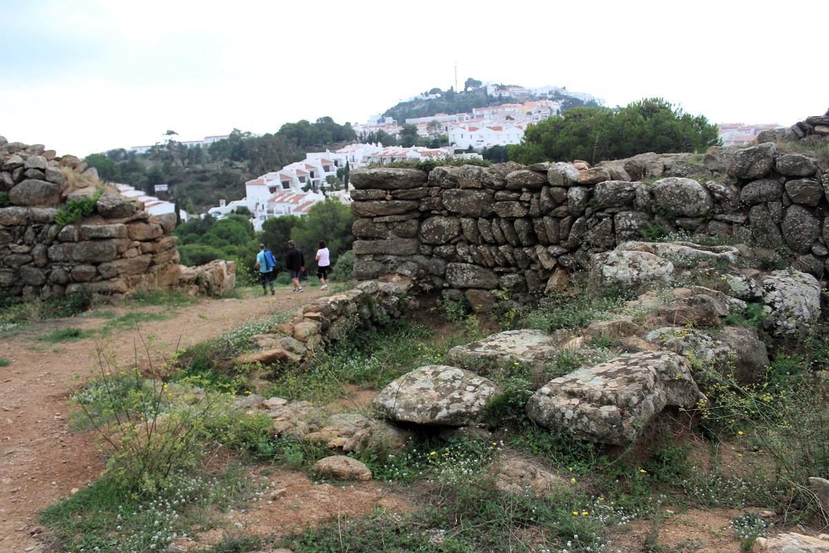 Una imatge que dona fe de la magnitud del recinte visigot del Puig Rom.