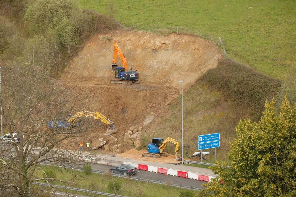 Obras de estabilización de la ladera en la autovía minera