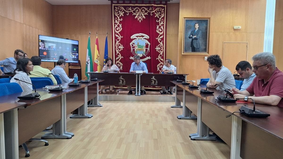 Pleno extraordinario celebrado por la Corporación municipal de Puente Genil.