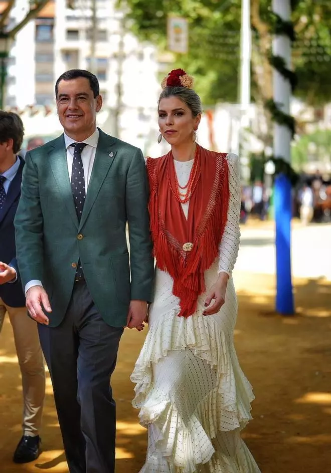 El diseñador que conquista a las flamencas más estilosas y elegantes en la Feria de Sevilla