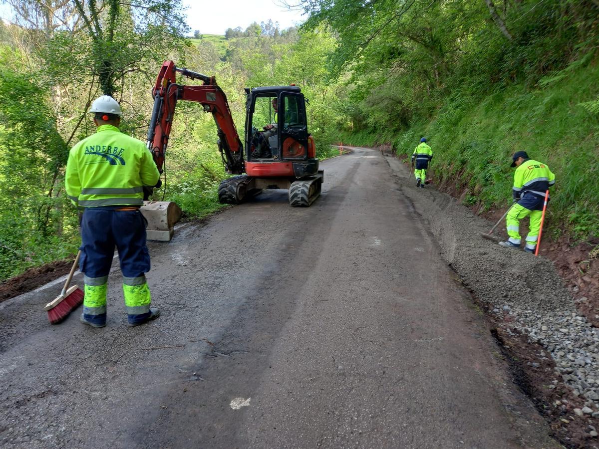 Los trabajos en la carretera.