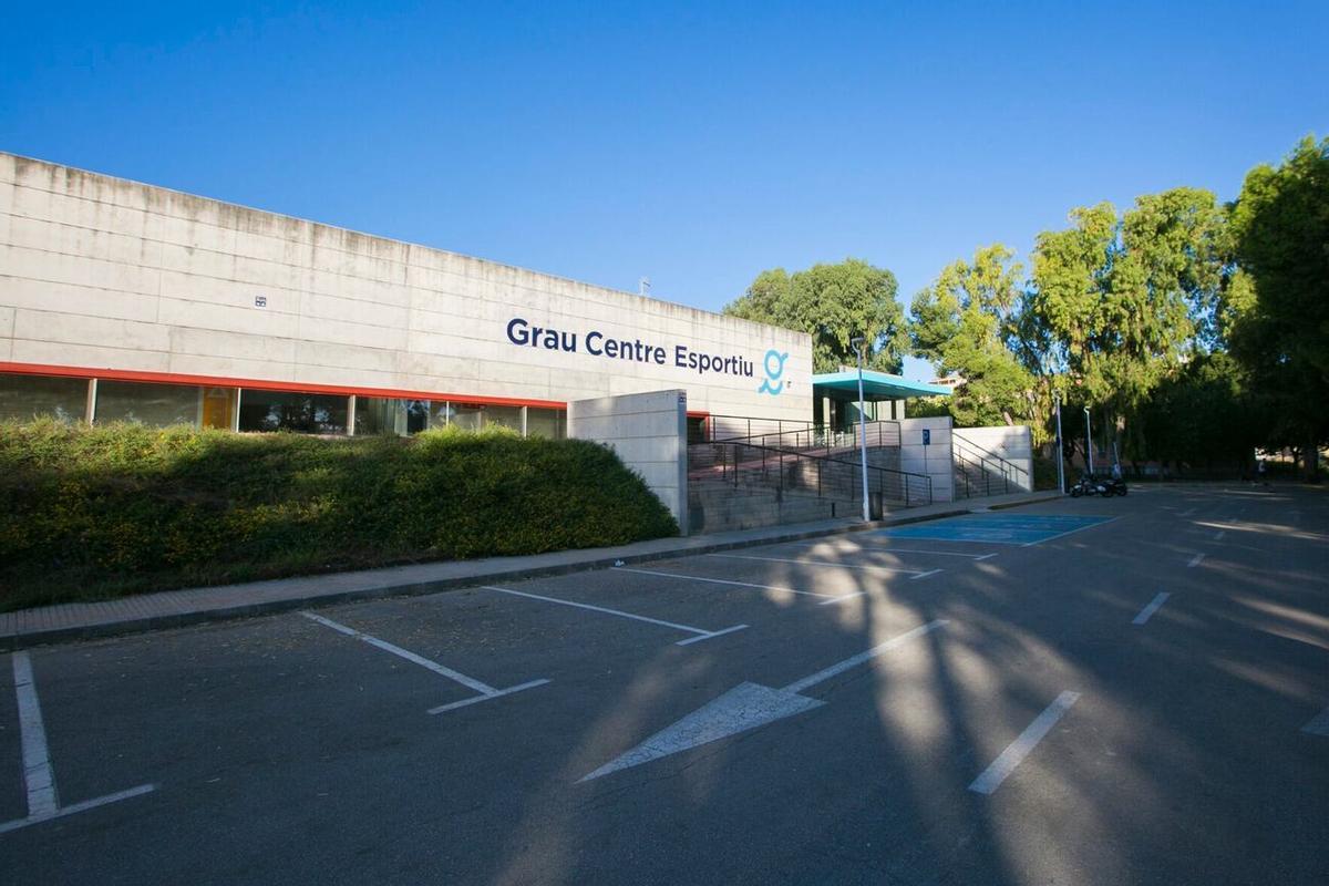 Una imagen exterior de la instalación deportiva del Grau de Gandia