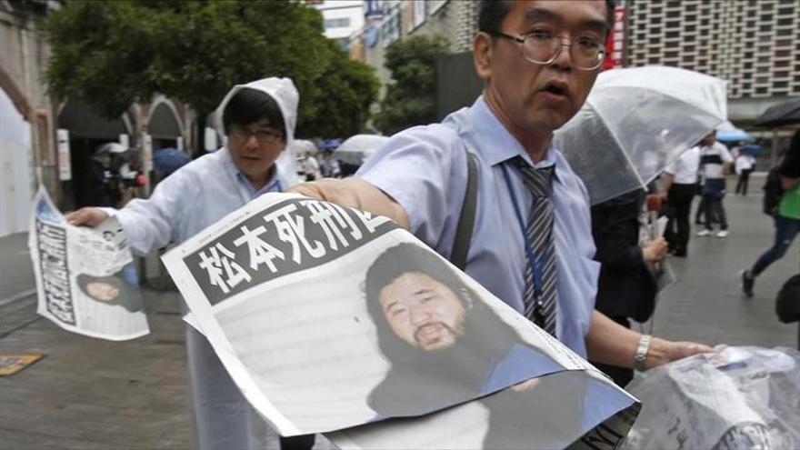Japón ejecuta al gurú que ordenó los ataques con gas en el metro de Tokio