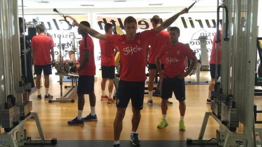 Vranjes, durante la sesión de entrenamiento del Sporting en el gimnasio municipal de Arcos de Valdevez.