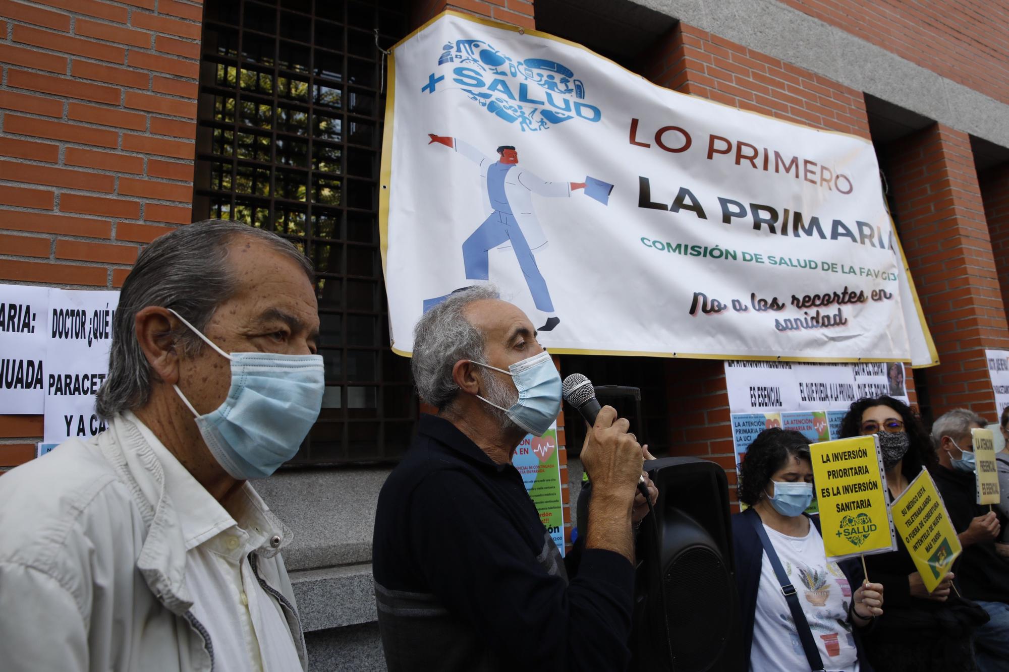 Manifestación vecinal contra el cierre de centros de salud en horario de tarde