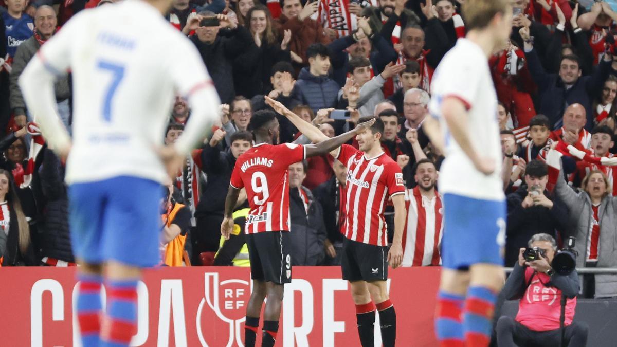 Ferran Torres y De Jong se lamentan en San Mamés.