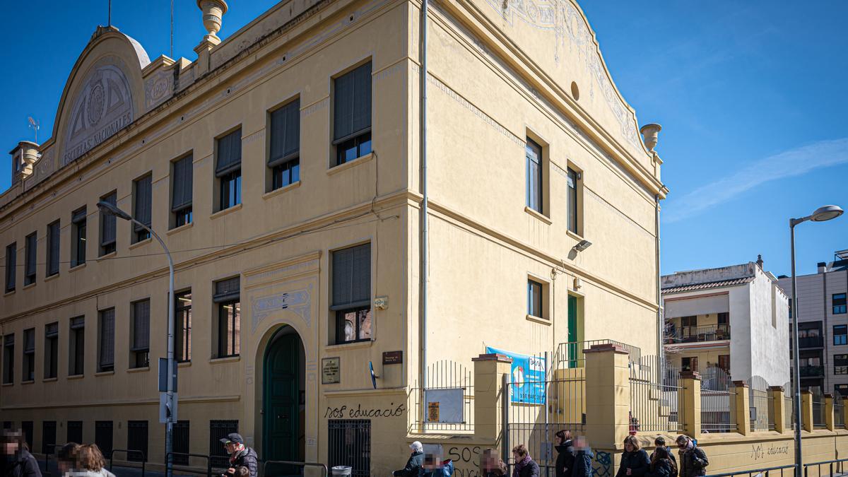 Exterior de la escuela Ventós Mir de Badalona