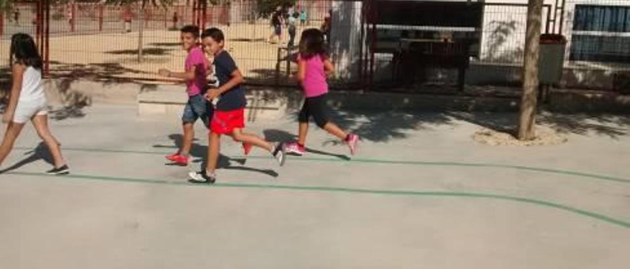 Alumnos del colegio público Pintor Sorolla haciendo virtualmente el recorrido de la llama olímpica de Río de Janeiro 2016.