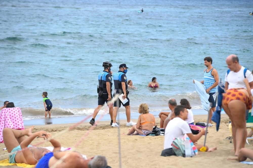 Las mascarillas invaden Las Canteras