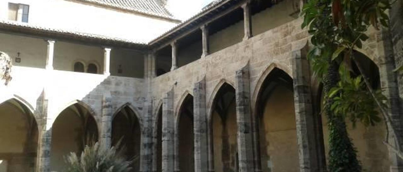 La cocina de la Trinidad con su gran pila de piedra.