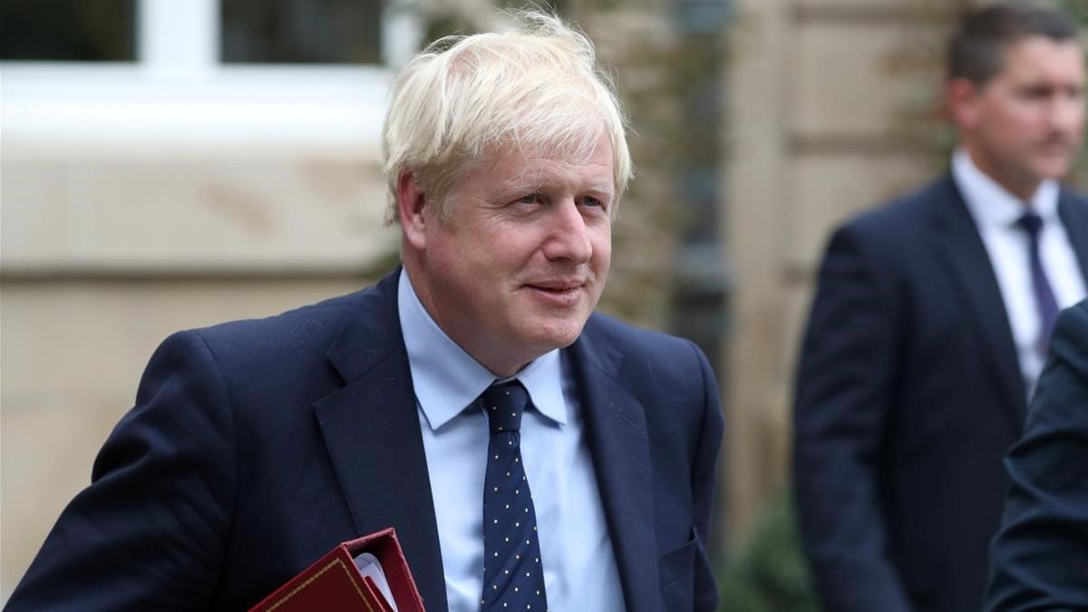 El primer ministro británico, Boris Johnson, tras reunirse con su homólogo de Luxemburgo, este lunes.