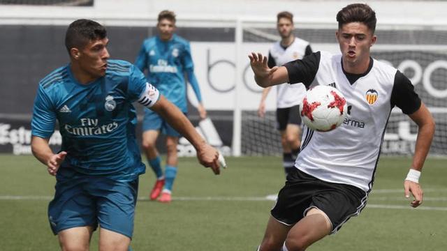 El Madrid elimina al Valencia en el 94... ¡con un gol con la mano!