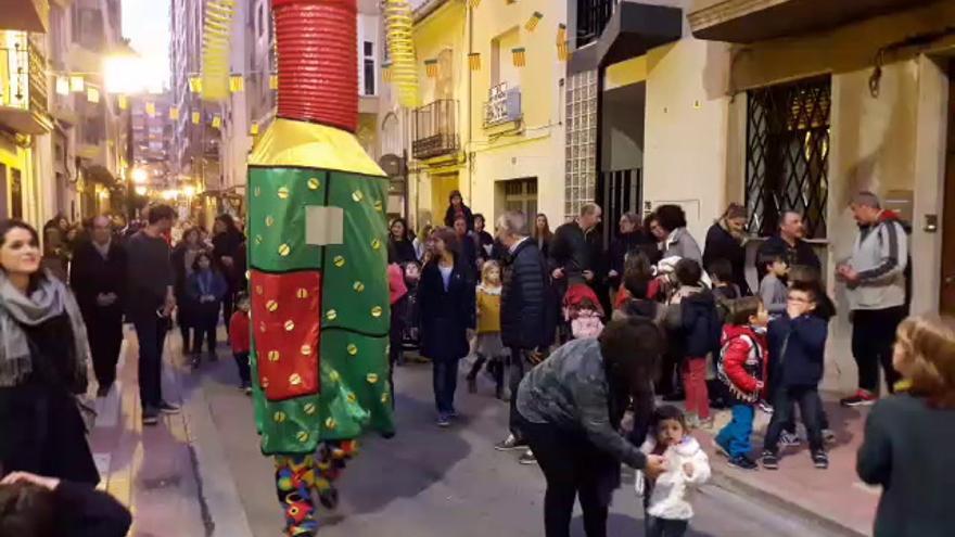 Actuación de Xarxa Teatre en la calle Sant Blai