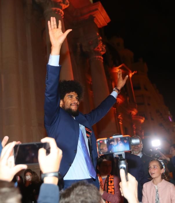 Celebración del triunfo en la Eurocup del Valencia Basket en València