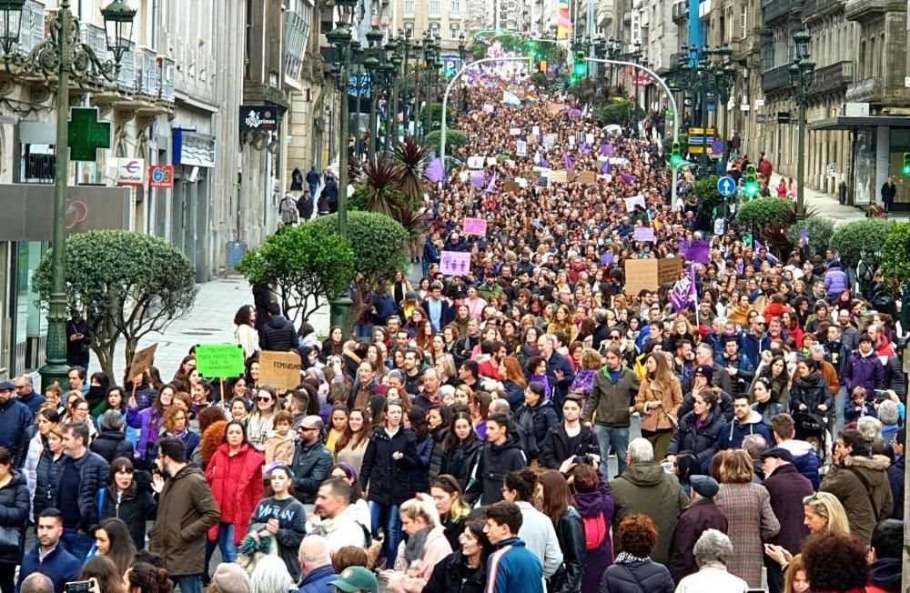 Decenas de miles de viguesas y vigueses vuelven a manifestarse este 8M para reclamar cambios en el sistema.