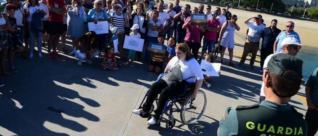 Última protesta de vecinos de Ons en el muelle de Bueu el jueves pasado. // Gonzalo Núñez