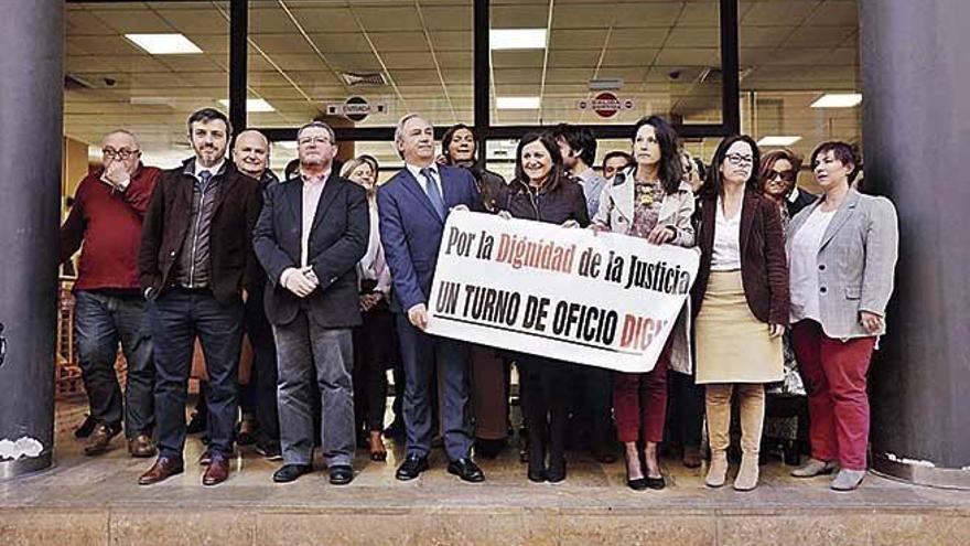 Los abogados piden que el Govern asuma Justicia, pero con medios y dinero