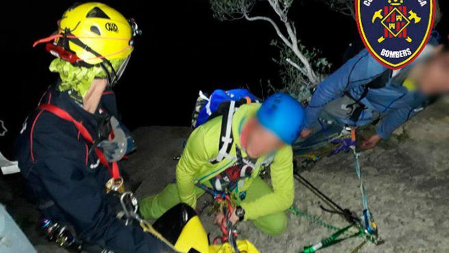 Rescate de cinco horas de cinco escaladores atrapados en sa Gubia