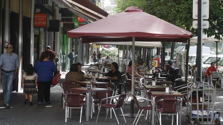 Más de 30 multas en la avenida de Barcelona por veladores