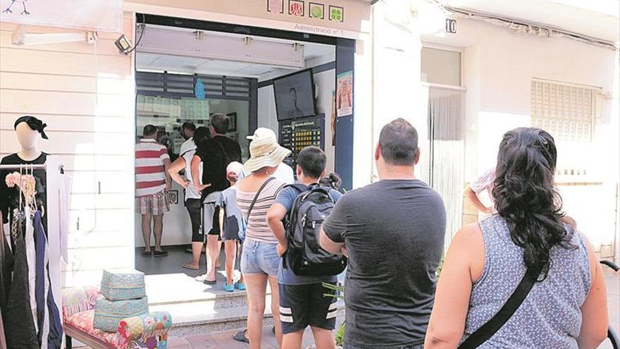 Turismo y rebaja fiscal disparan un 20% la venta de lotería en Castellón
