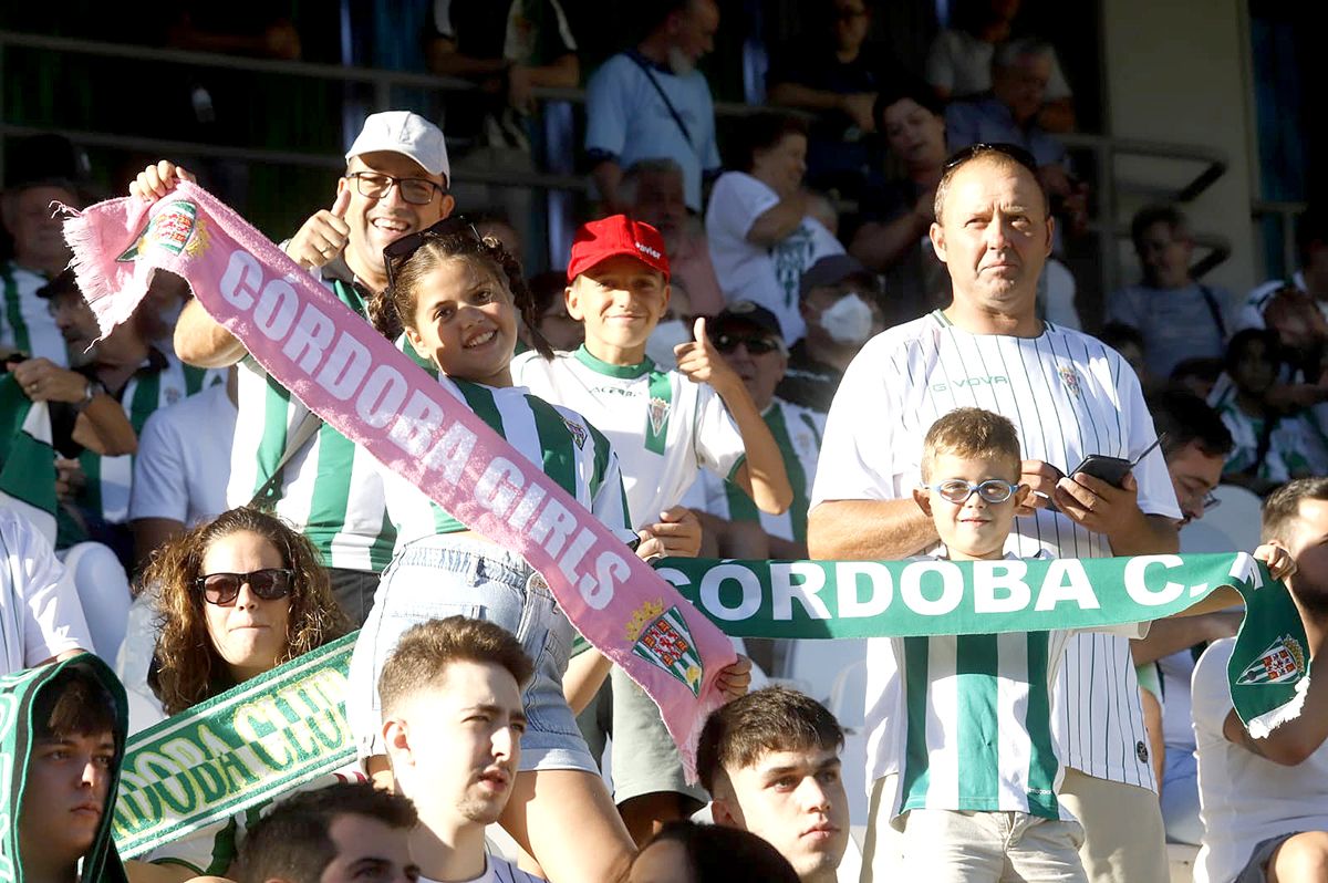 Las imágenes de la afición del Córdoba CF - Fuenlabrada