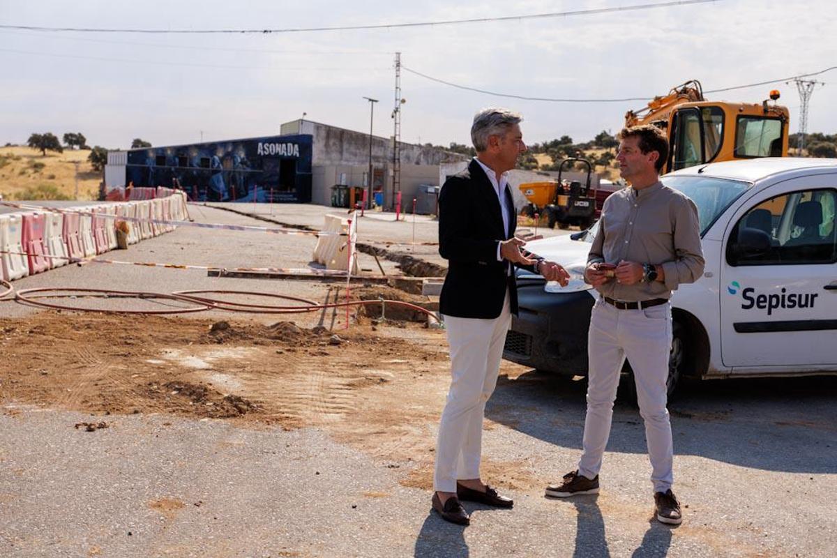 Visita a distintas obras en Pedroche.