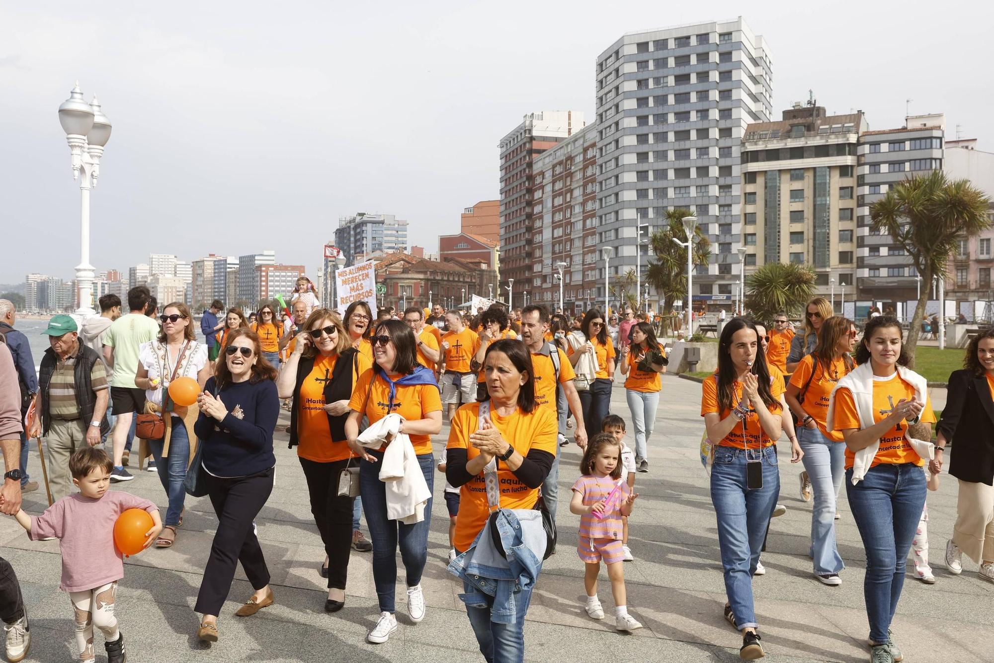 Así fue la gran concentración en Gijón por la educación concertada (en imágenes)