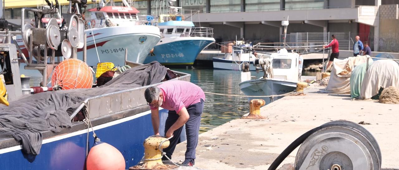 Imagen de la Lonja del Pescado donde este lunes todavía hay actividad